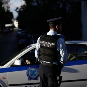 Πυροσβέστες πήγαν να σβήσουν φωτιά στον Ασπρόπυργο και Ρομά τους απείλησαν με όπλα (βίντεο)