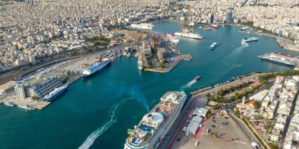 Επιχείρηση «έξοδος» της COSCO από τον Πειραιά είναι σε εξέλιξη από την ΕΕ