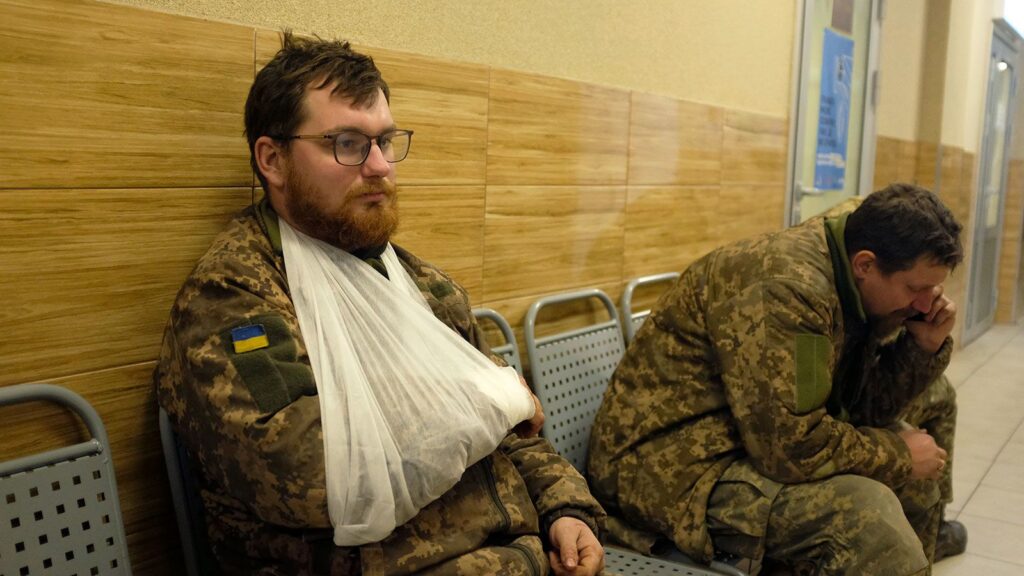 Εφιάλτης στα περίχωρα του Κραματόρσκ: Δεκάδες Ουκρανοί στρατιώτες μεταφέρονται ετοιμοθάνατοι στο νοσοκομείο