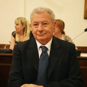 Δολοφονία Σ.Βαλυράκη: «Ήταν χτυπημένος & σκεπασμένος με μπουφάν – Αυτή η εικόνα δεν ξεχνιέται» κατέθεσε ο γιος του