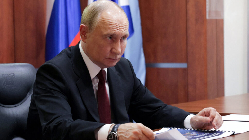 Βίντεο: H στιγμή που ο Β.Πούτιν αγκαλιάζει Βορειοκορεάτη στρατηγό στην Κόκκινη Πλατεία