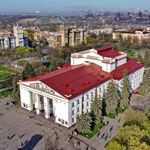 Νέες εικόνες από το Δραματικό Θέατρο στην Μαριούπολη: «Η πόλη ζωντανεύει και μεταμορφώνεται»