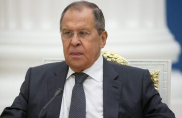 Ο Σ.Λαβρόφ «τρολάρει» το Κίεβο: Συμβουλεύει παιδί να πάρει υδρόγειο σφαίρα όταν οριστούν τα τελικά σύνορα!