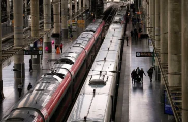 Ισπανία: Εκτροχιάστηκαν δύο τρένα υψηλής ταχύτητας – Αναφορές για νεκρούς και πολλούς τραυματίες (βίντεο)
