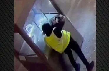 Στο «φως» νέο βίντεο από την κινηματογραφική ληστεία στο Λούβρο: H στιγμή που οι δράστες σπάνε τις προθήκες