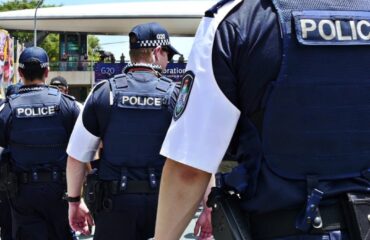 Φρίκη στην Αυστραλία: Πτώμα 19χρονης βρέθηκε περικυκλωμένο από άγρια σκυλιά σε παραλία