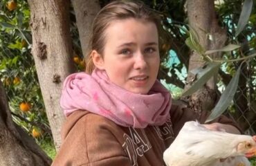 Φίλες Λόρας: «Μας έδειχνε σημάδια αυτοτραυματισμού – Έψαχνε κινητό με 50 ευρώ και ζητούσε να της βρούμε δουλειά»