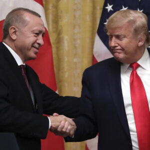 Απίστευτος Ν.Τραμπ «τελειώνει» το Αιγαίο με μία φράση: «Πρέπει να φύγω γιατί με καλεί στο τηλέφωνο ο Ερντογάν»!