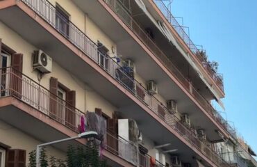 Θεσσαλονίκη: Νεκρή 48χρονη που έπεσε από μπαλκόνι πολυκατοικίας στο κέντρο της πόλης