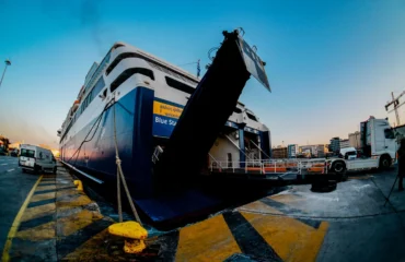 Κακοκαιρία: Δεμένα τα πλοία στο λιμάνι του Πειραιά έως αύριο το βράδυ