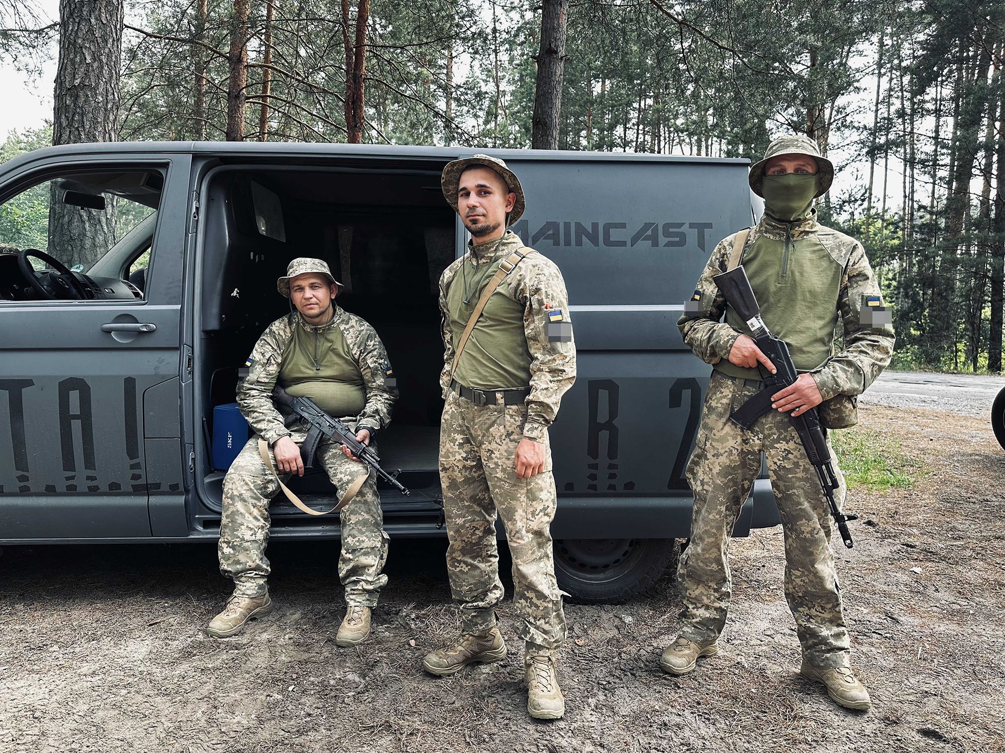 Βίντεο: Στρατιώτες της TCC ξυλοκοπούν άγρια Ουκρανό πολίτη την ώρα που αστυνομικοί στέκονται και παρακολουθούν!