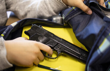 Ζάκυνθος: «Έδειχνε το πιστόλι στους μαθητές» – Το μυστήριο με την ταυτότητα του όπλου που πήρε ο 14χρονος