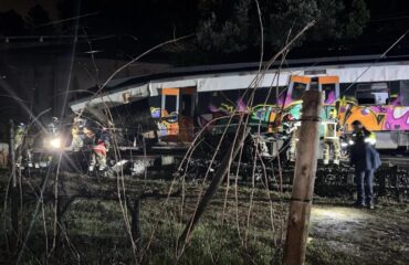 Νέα σιδηροδρομική τραγωδία στην Ισπανία: Εκτροχιάστηκε προαστιακός στην Καταλονία – Ένας νεκρός και 37 τραυματίες