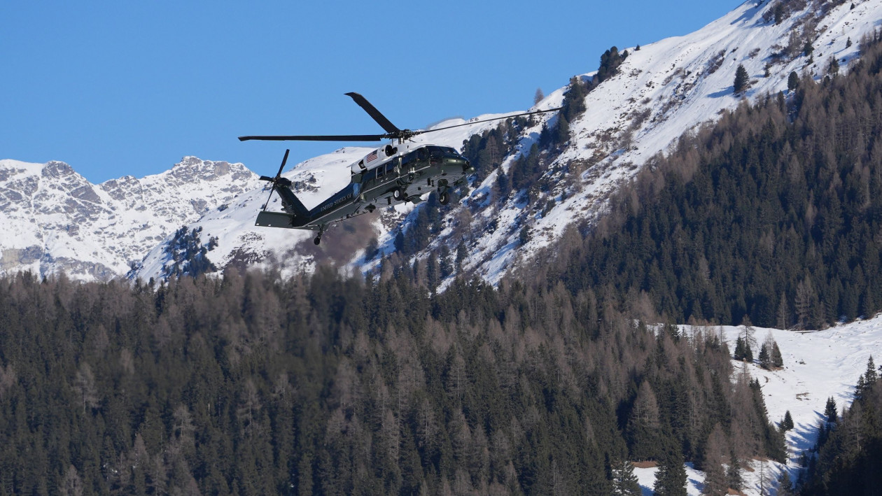 Νταβός: Προσγειώθηκε το ελικόπτερο του Τραμπ – Σύντομα η ομιλία του
