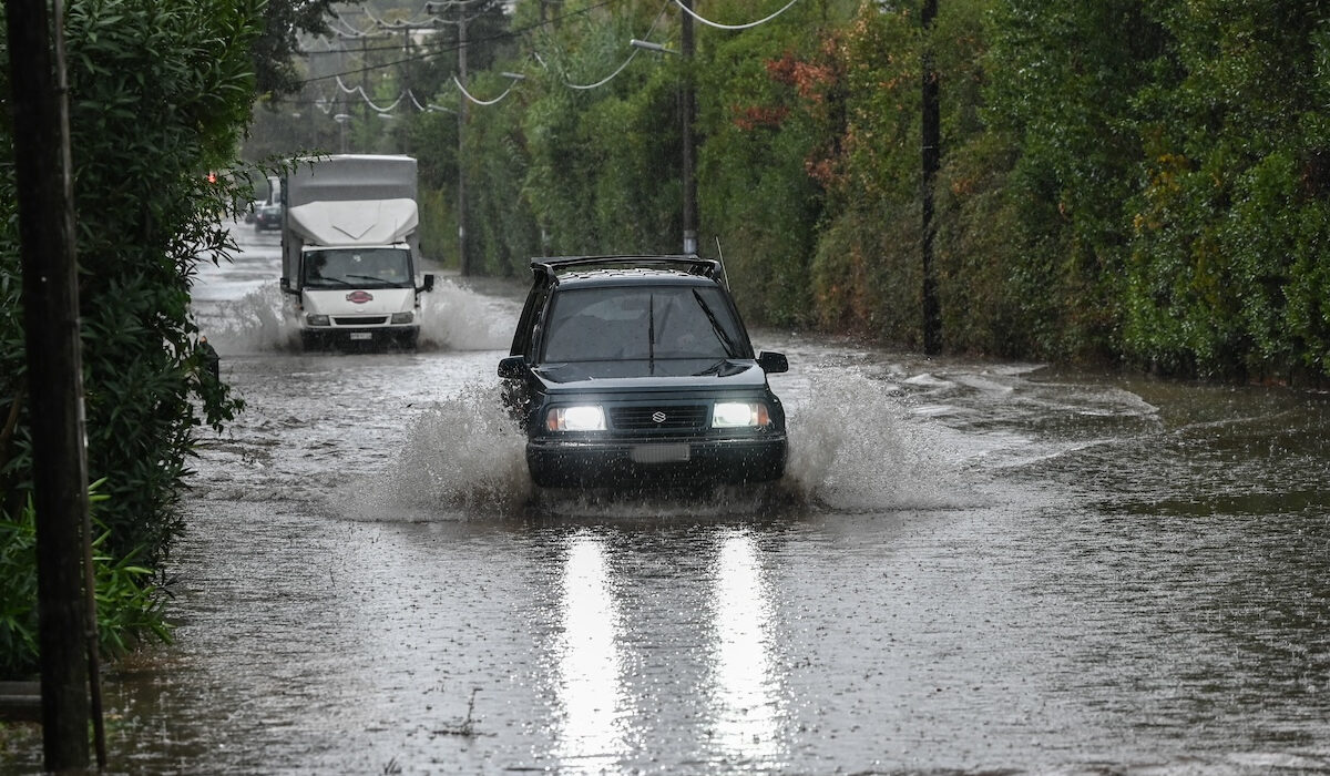 Μήνυμα από το 112 σε Εύβοια και Βοιωτία για περιορισμό των μετακινήσεων
