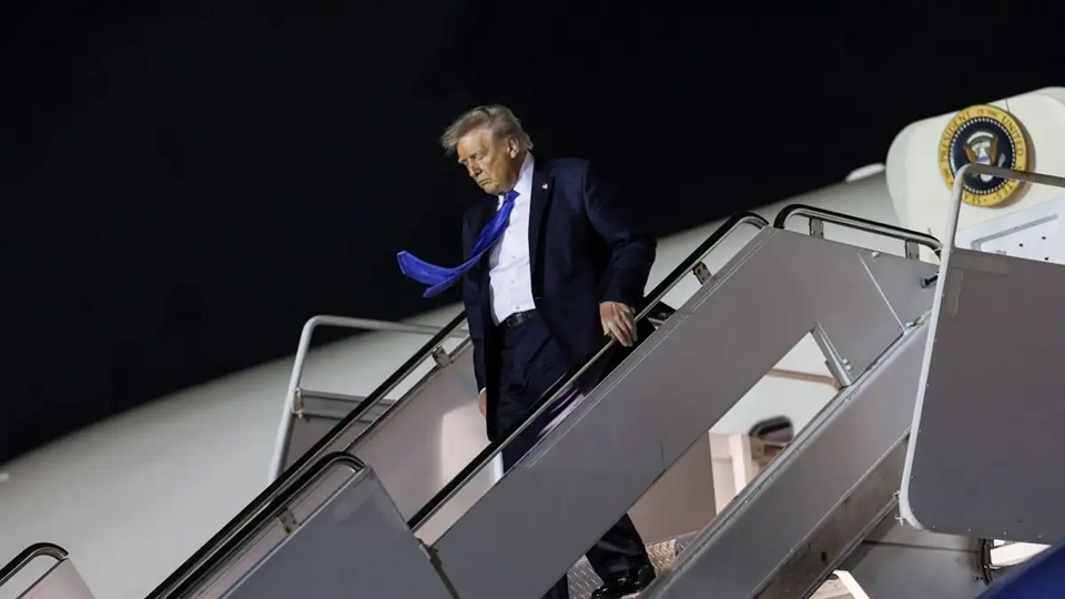 Τεχνικό πρόβλημα στο Air Force One που μετέφερε τον Ν.Τραμπ στο Νταβός