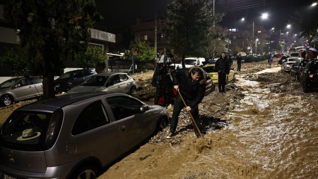Δικαιολογίες αναζητά για την καταστροφή ο δήμαρχος Γλυφάδας: «Ήταν πρωτοφανείς οι συνθήκες»