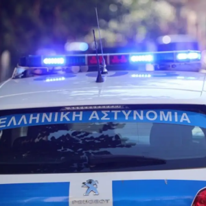 Επιτήδειοι στη Βούλα έκαναν πλιάτσικο της ώρας της κακοκαιρίας – Άρπαξαν τα πλαστικά από αυτοκίνητο!