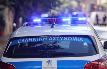 Επιτήδειοι στη Βούλα έκαναν πλιάτσικο της ώρας της κακοκαιρίας – Άρπαξαν τα πλαστικά από αυτοκίνητο!