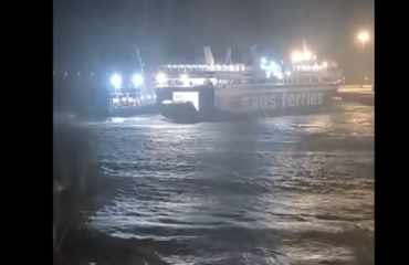 Κακοκαιρία στη Ρόδο: Η θάλασσα βγήκε στον παραλιακό δρόμο (βίντεο)