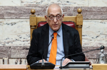 Ν.Κακλαμάνης προς Β.Κικίλια για το παιδί του πεσόντα λιμενικού: «Έτσι και αλλιώς θα το υιοθετούσε η Βουλή»