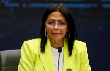 Guardian: «Η Ντέλσι Ροντρίγκεζ είχε συμφωνήσει με τις ΗΠΑ να αναλάβει την προεδρία πριν από την απαγωγή Μαδούρο»