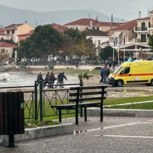 Ν.Κακλαμάνης: Aνακοίνωσε πως η Βουλή «υιοθετεί» το παιδί του 53χρονου λιμενικού που σκοτώθηκε στο Παράλιο Άστρος