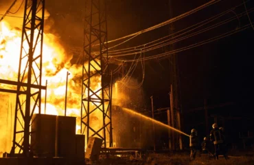 Μαζικά ρωσικά πλήγματα με βαλλιστικούς πυραύλους και drones σε Κίεβο και Χάρκοβο: Δείτε βίντεο