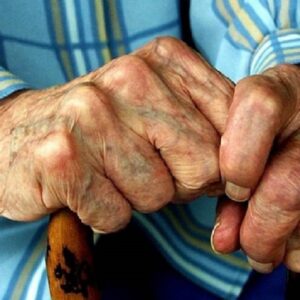 Λαμία: Λήστεψαν ηλικιωμένο μέσα σε τροχόσπιτο και του επιτέθηκαν μόλις τους αντιλήφθηκε