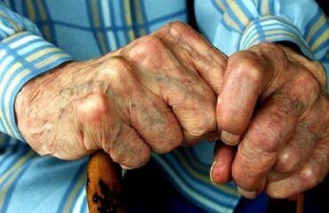 Λαμία: Λήστεψαν ηλικιωμένο μέσα σε τροχόσπιτο και του επιτέθηκαν μόλις τους αντιλήφθηκε