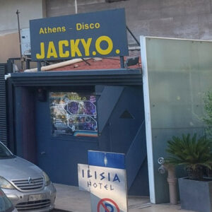 Βίντεο ντοκουμέντο: Η στιγμή που ο δράστης αφήνει τη σακούλα με τη βόμβα στην είσοδο της ντισκοτέκ Jacky.O