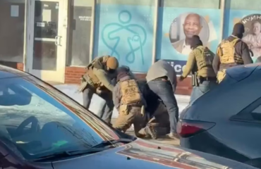 Κυβερνήτης της Μινεσότα: «Πράκτορες της ICE πυροβόλησαν εν ψυχρώ έναν άνδρα» (βίντεο)