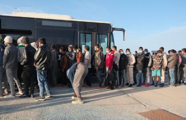 Η Κρήτη βουλιάζει από λαθρομετανάστες ενώ ο Θ.Πλεύρης πανηγυρίζει για «μειωμένες»  αφίξεις