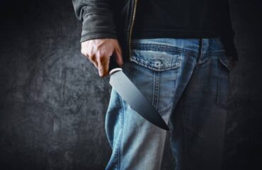 Φρίκη στη Γλυφάδα: Γιος σκότωσε τον πατέρα του και έκρυψε τη σορό στο πορτ μπαγκάζ αυτοκινήτου