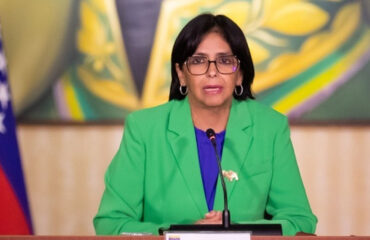 Ντέλσι Ροδρίγκες: Η προσωρινή πρόεδρος της Βενεζουέλας θέλει να επιδιώξει «συμφωνίες με την αντιπολίτευση»