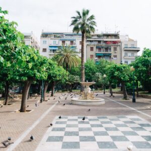 Πλατεία Αμερικής: Πολυπολιτισμικό ξύλο μεταξύ Λαθρομεταναστών