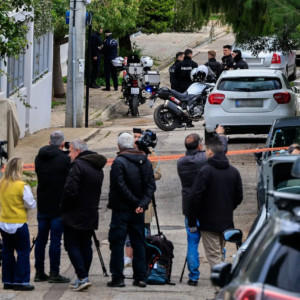 «Παιδί μου πέθανα τώρα, μη με σκοτώνεις άλλο»: Τα τελευταία λόγια του 80χρονου πριν ξεψυχήσει στη Γλυφάδα