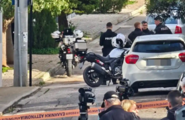 «Έχω δύο αδέλφια αν με αφήσετε ελεύθερο θα τους σκοτώσω»: Τι είπε ο 46χρονος που έσφαξε τον πατέρα του στη Γλυφάδα