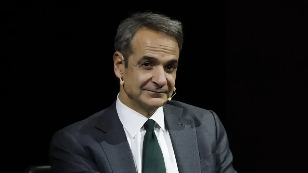 Ο Κ.Μητσοτάκης «τρόλαρε» χρήστη του TikTok που έκανε σκι στα Καλάβρυτα: «Γύρνα το σε snowboard»