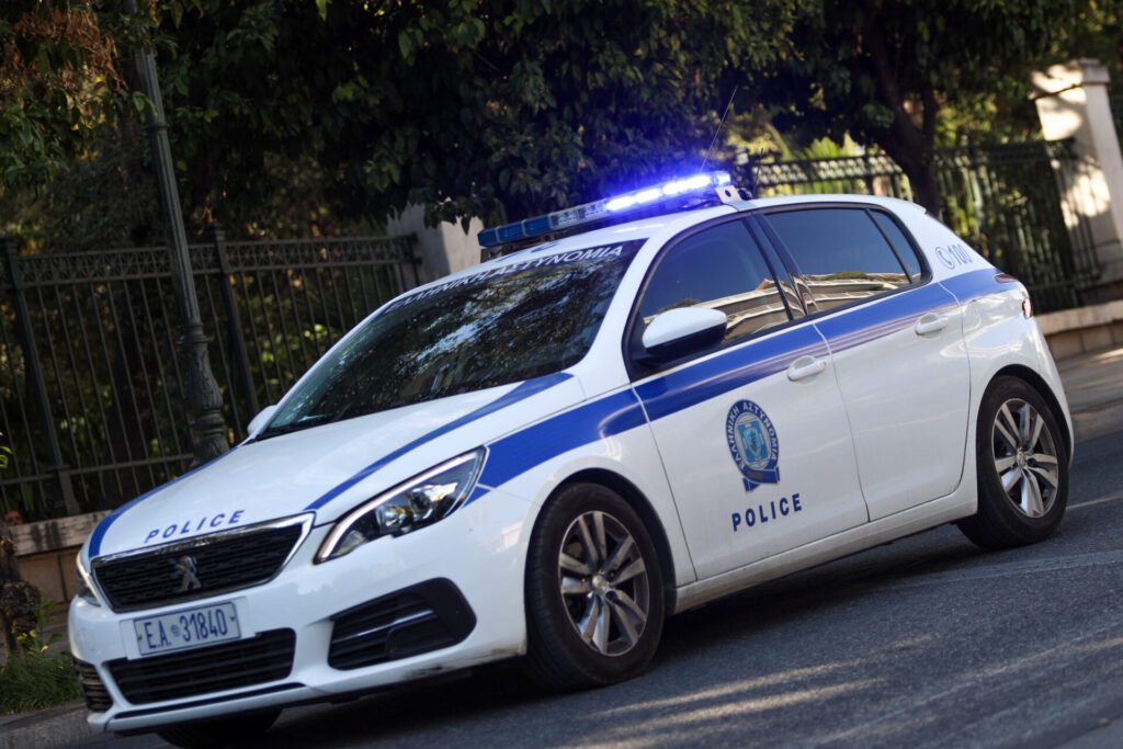 Η ανακοίνωση της ΕΛ.ΑΣ για το έγκλημα στη Γλυφάδα: «Ο 46χρονος αποφυλακίστηκε το 2018 με περιοριστικούς όρους»