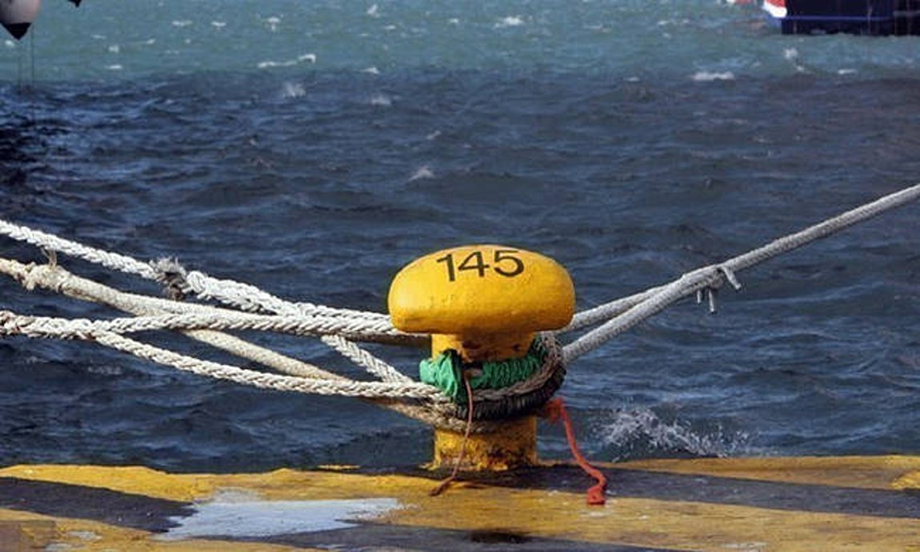 Απαγορευτικό απόπλου στο λιμάνι του Πειραιά λόγω των ισχυρών ανέμων