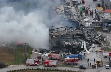 Τραγωδία στα Τρίκαλα: Λαμβάνουν δείγματα DNA για να ταυτοποιήσουν τις σορούς των εργαζομένων