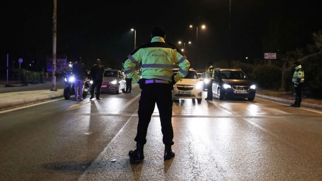 Μπαράζ ελέγχων από την Τροχαία στην Αττική: 10 συλλήψεις για οδήγηση υπό την επήρεια αλκοόλ (φώτο-βίντεο)