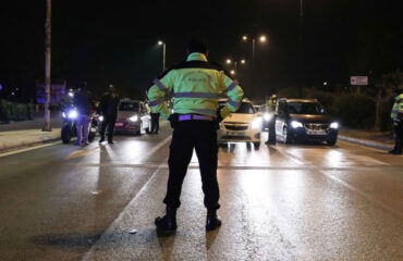Μπαράζ ελέγχων από την Τροχαία στην Αττική: 10 συλλήψεις για οδήγηση υπό την επήρεια αλκοόλ (φώτο-βίντεο)