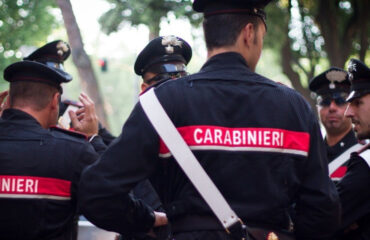 Ισραηλινός πολίτης υποχρέωσε δύο Ιταλούς καραμπινιέρους να γονατίσουν υπό την απειλή όπλου στη Ραμάλα