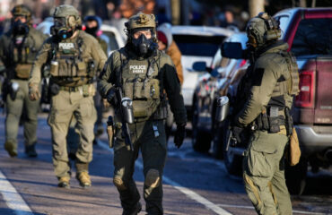 Τ.Γουόλτς: «Ο Ν.Τραμπ συμφώνησε να μειώσει τον αριθμό των ομοσπονδιακών πρακτόρων στη Μινεάπολη»