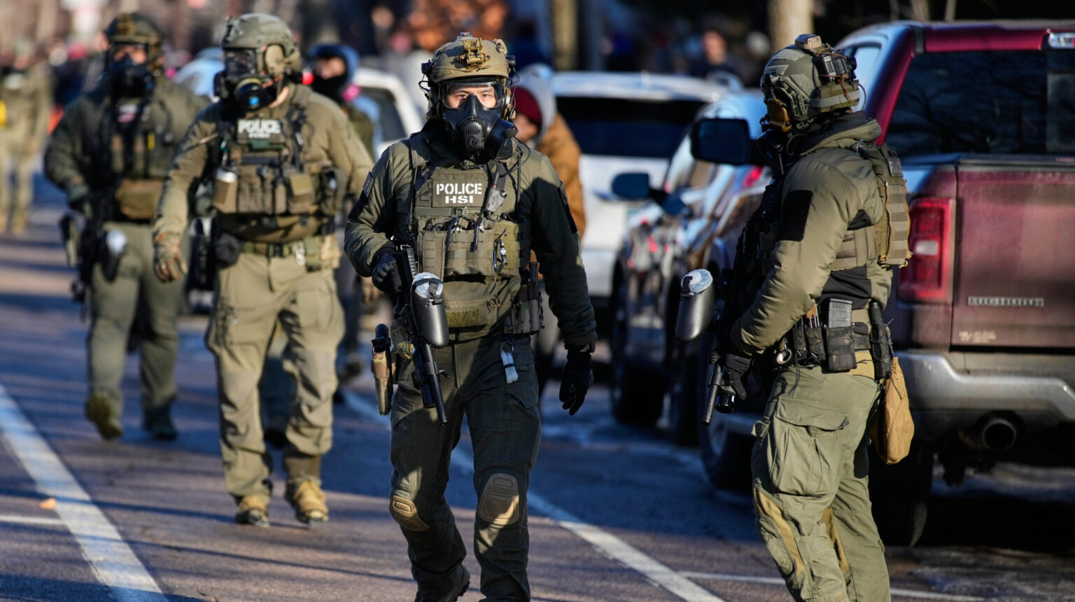 Τ.Γουόλτς: «Ο Ν.Τραμπ συμφώνησε να μειώσει τον αριθμό των ομοσπονδιακών πρακτόρων στη Μινεάπολη»