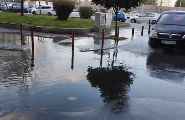 Έσπασε αγωγός νερού στη Θεσσαλονίκη: Τραυματίστηκαν τέσσερις εργάτες (βίντεο)