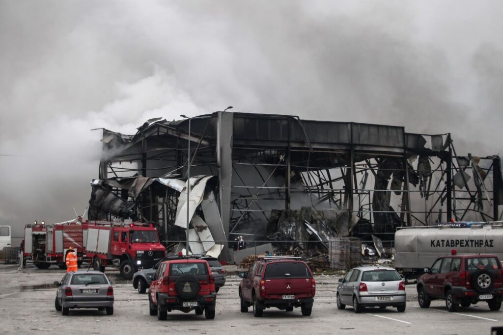 Φονική έκρηξη στο εργοστάσιο της Βιολάντα: «Μύριζε υγραέριο και δεν έκαναν τίποτα» λέει εργαζόμενη