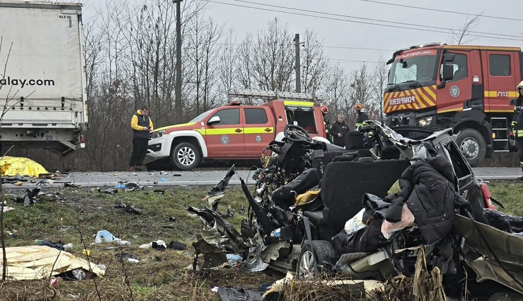 Εικόνες σοκ από την τραγωδία στη Ρουμανία: Άμορφη μάζα σιδερικών το βαν με τους οπαδούς του ΠΑΟΚ